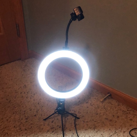 8 inch Ring Light with stand - Picture 7 of 9